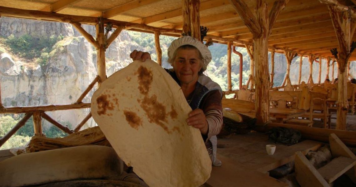 xr:d:DAGB9_1_e6o:41,j:7078957293254278563,t:24041122