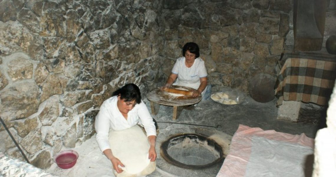 xr:d:DAGB9_1_e6o:42,j:7035047195535335828,t:24041122